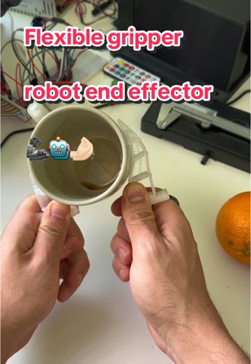 Flexible gripper wrapping around a mug